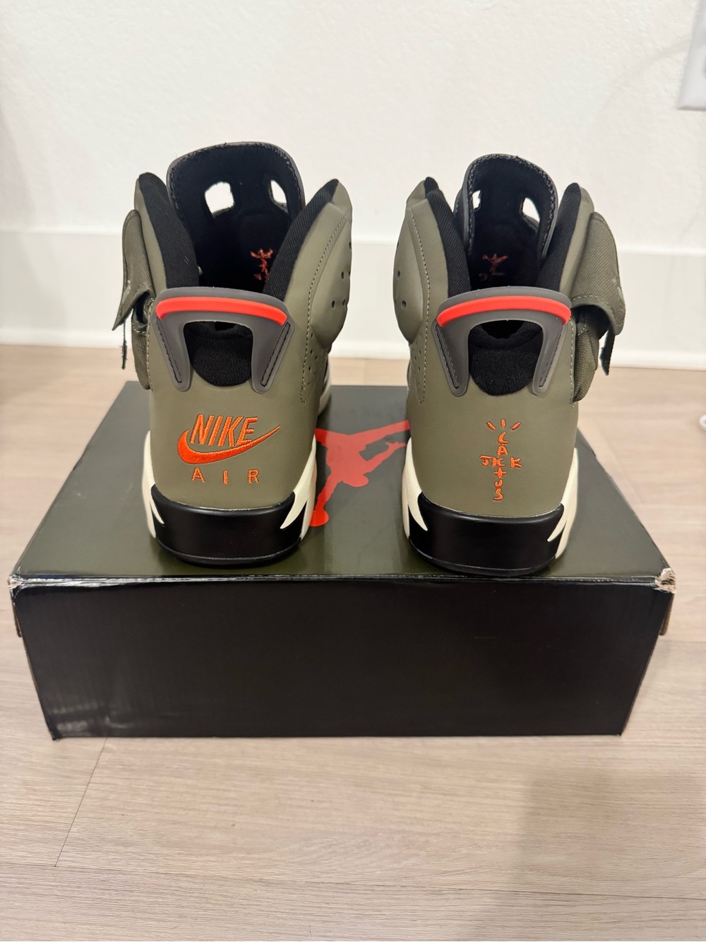 Jordan 6 Retro - Travis Scott Army Green - Picture 3 of 4